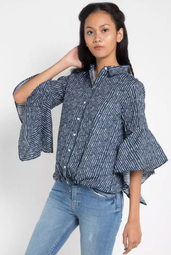 Kemeja Berlengan Lonceng